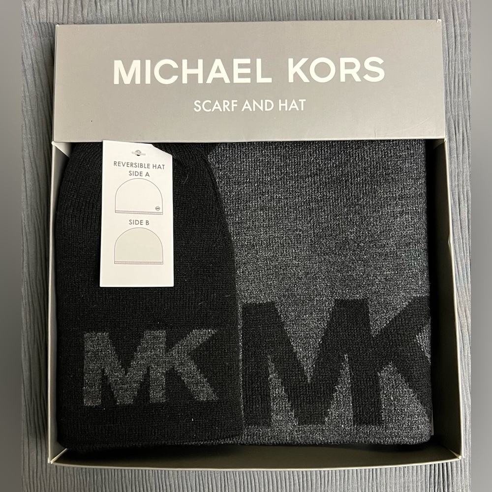 NWT Michael Kors Reversible Scarf and Beanie